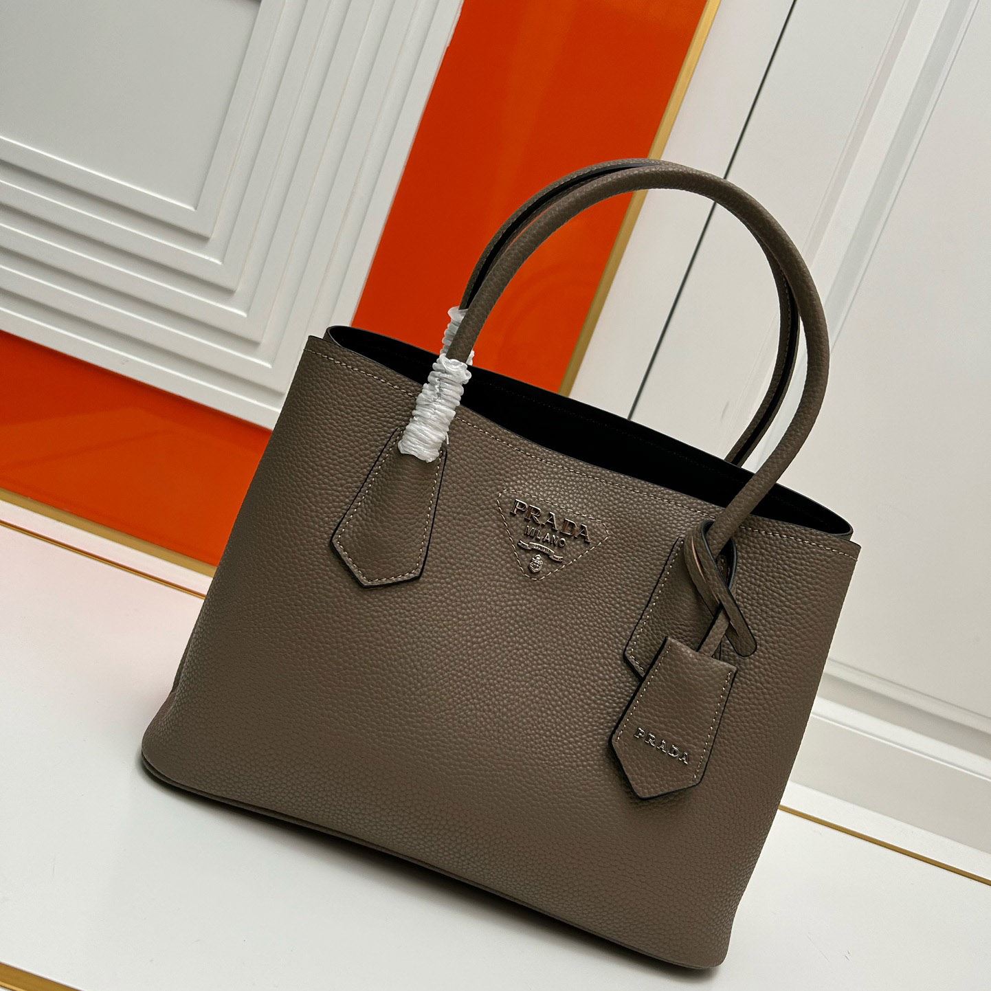 Pra*a shopping bags